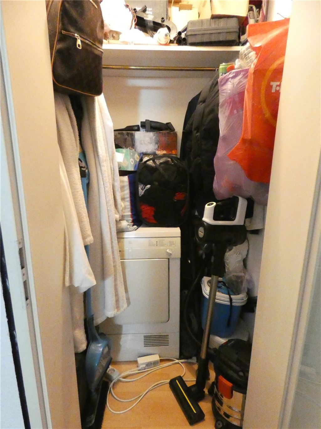 Zentrale Gelegenheit mit Potenzial – Charmante 1-Zimmer-Wohnung mit separater Küche im Herzen von Stein