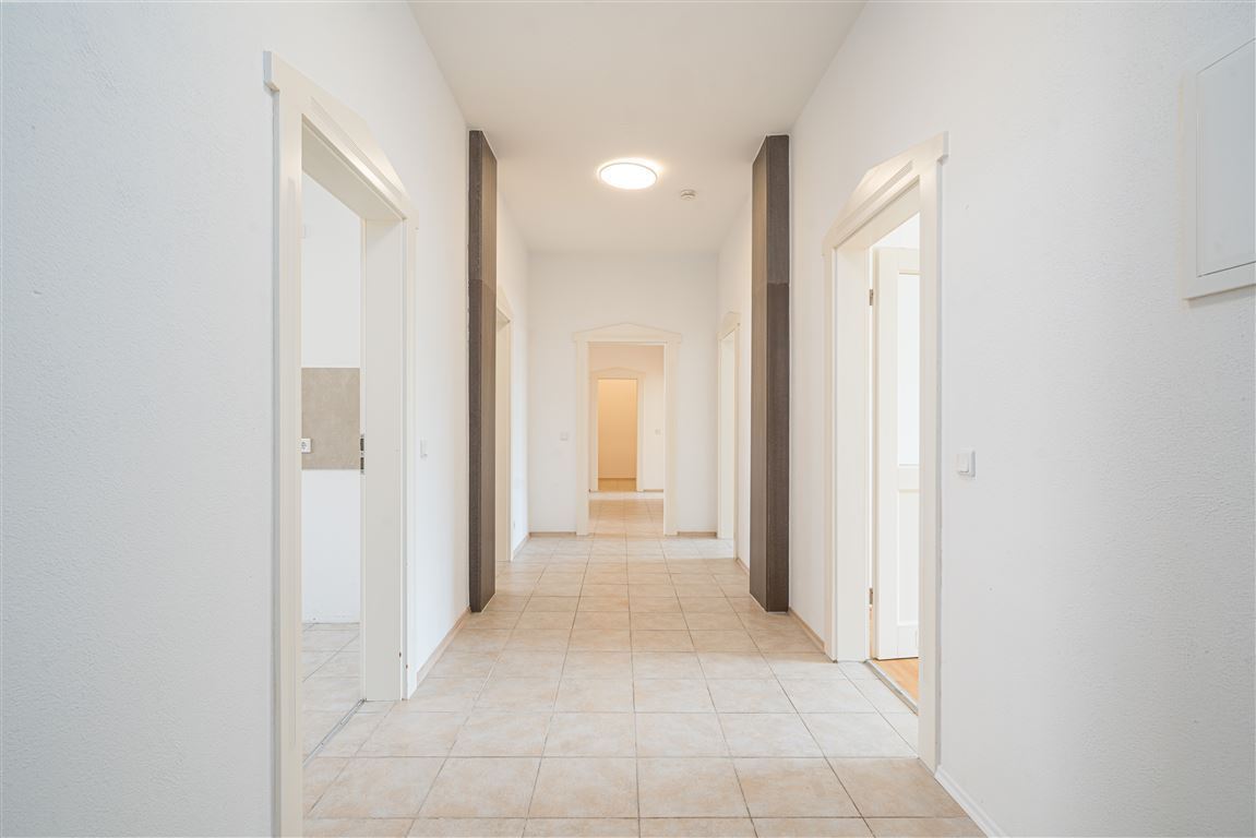 Wunderschöne 5-Zimmer Erdgeschosswohnung mit Terrasse | Garage