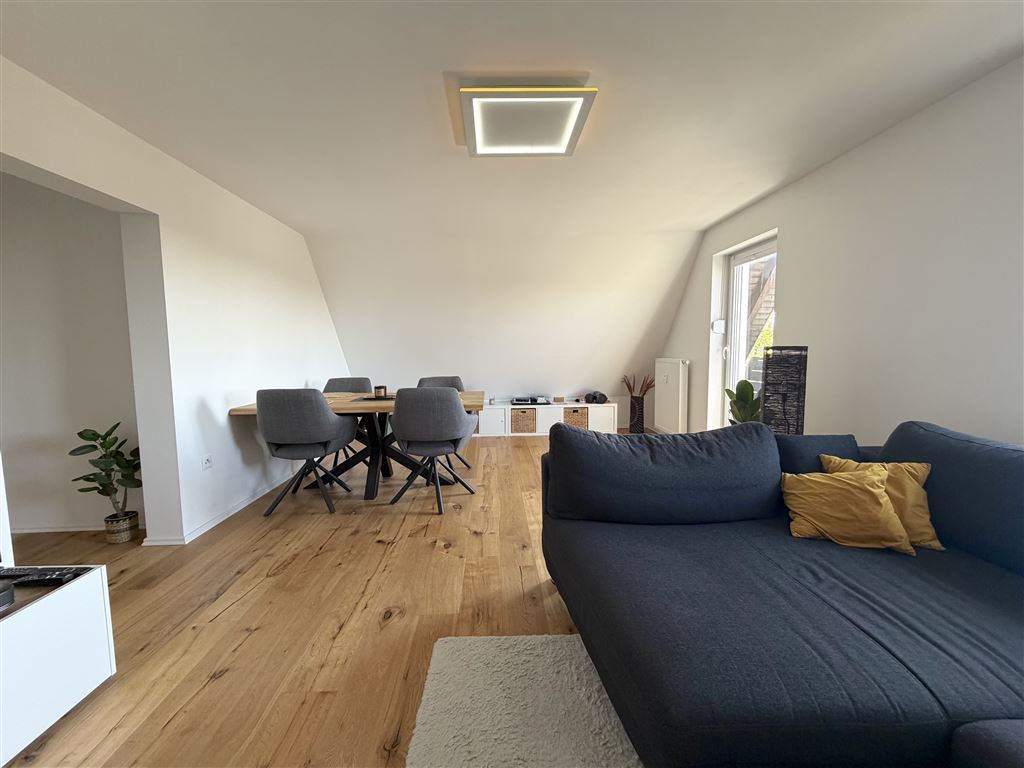 Top geschnittene 2-Zimmer-Dachgeschosswohnung mit Balkon in Burgthann-Mimberg
