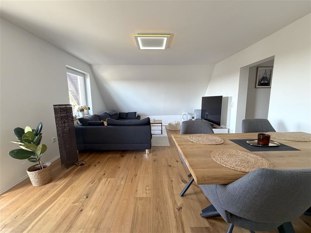 Top geschnittene 2-Zimmer-Dachgeschosswohnung mit Balkon in Burgthann-Mimberg